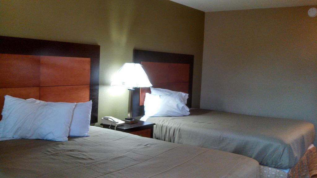 Relax Inn Heth Shell Lake Bilik gambar